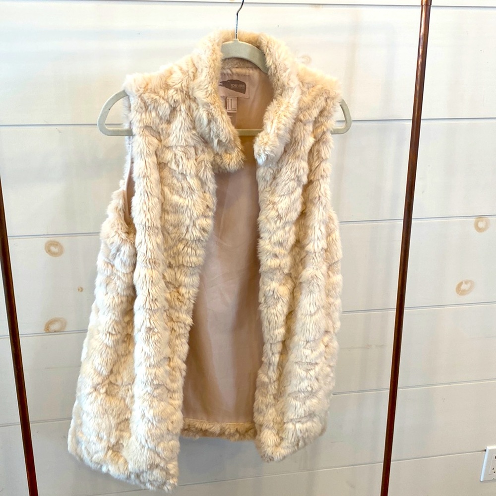 Faux fur vest, with pockets, size M